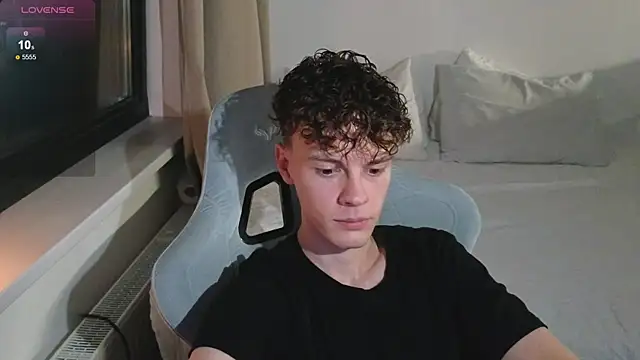 Snapshot of cute_thomas chatting on 07.10.26 cute thomas online show from 07.10.26