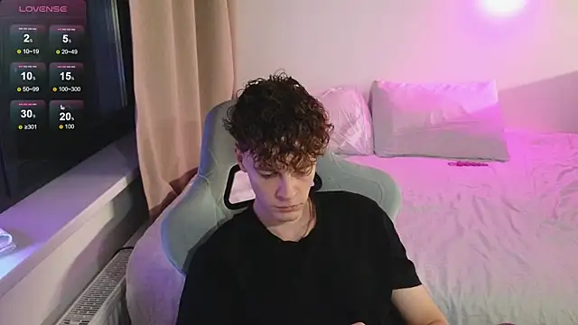 Snapshot of cute_thomas chatting on 07.14.26 cute thomas online show from 07.14.26