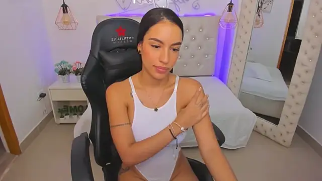 xiomara  cortes online show from 02.04.25