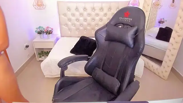 xiomara  cortes online show from 02.11.25