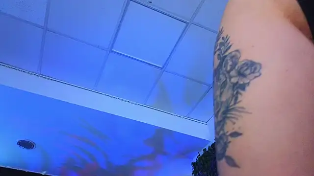 HotSkinnyX online show from 01.23.25