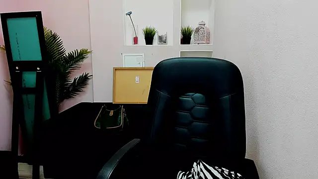 Snapshot of Persephoni chatting on 01.27.25 Persephoni online show from 01.27.25