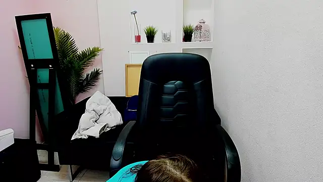 Snapshot of Persephoni chatting on 02.09.25 Persephoni online show from 02.09.25