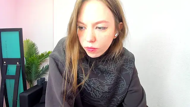 Snapshot of Persephoni chatting on 03.01.25 Persephoni online show from 03.01.25
