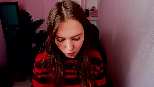 Snapshot of Persephoni chatting on 03.08.25 Persephoni online show from 03.08.25