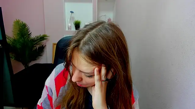 Snapshot of Persephoni chatting on 09.12.25 Persephoni online show from 09.12.25