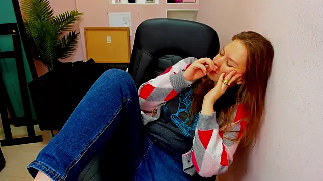 Snapshot of Persephoni chatting on 09.13.25 Persephoni online show from 09.13.25