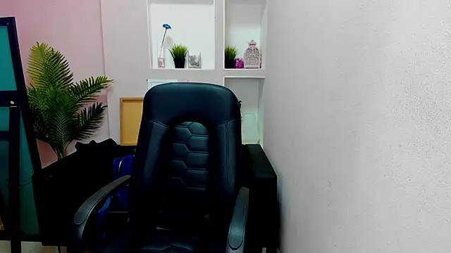 Snapshot of Persephoni chatting on 09.22.25 Persephoni online show from 09.22.25