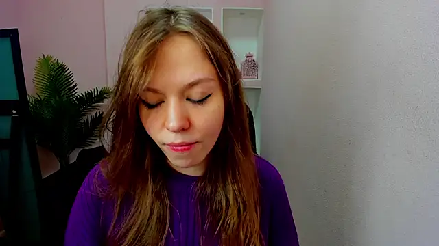 Snapshot of Persephoni chatting on 10.05.25 Persephoni online show from 10.05.25