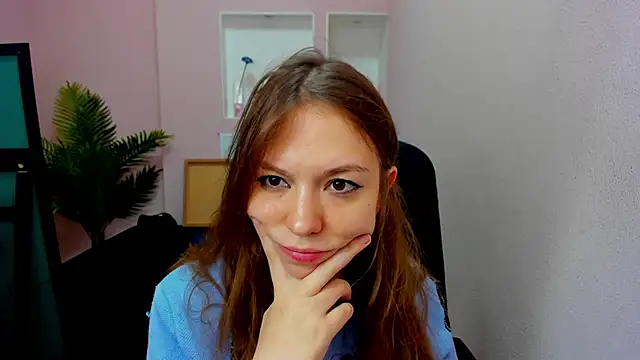 Snapshot of Persephoni chatting on 10.07.25 Persephoni online show from 10.07.25