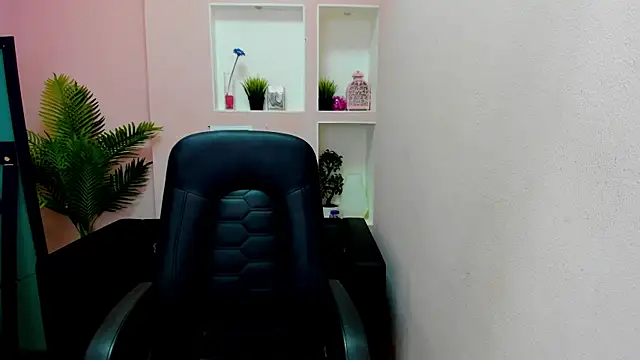 Snapshot of Persephoni chatting on 10.15.25 Persephoni online show from 10.15.25