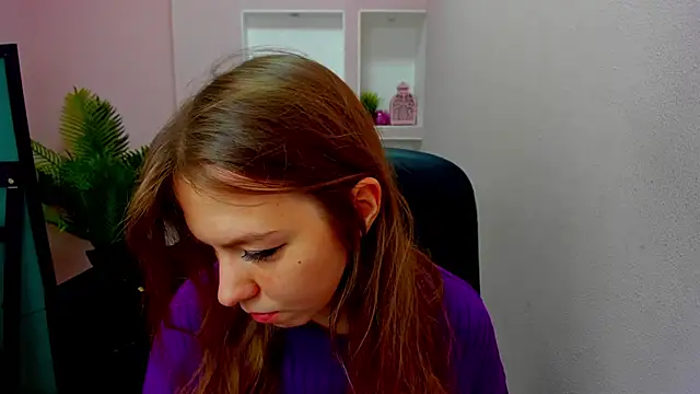 Snapshot of Persephoni chatting on 10.23.25 Persephoni online show from 10.23.25