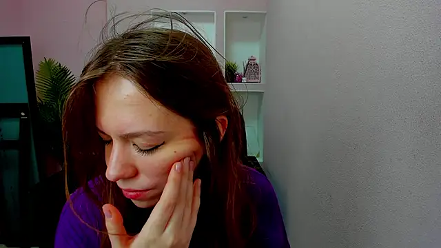 Snapshot of Persephoni chatting on 11.11.25 Persephoni online show from 11.11.25