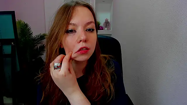 Snapshot of Persephoni chatting on 11.13.25 Persephoni online show from 11.13.25