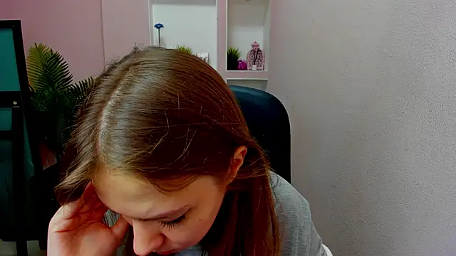 Snapshot of Persephoni chatting on 11.17.25 Persephoni online show from 11.17.25