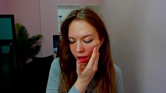 Snapshot of Persephoni chatting on 11.24.25 Persephoni online show from 11.24.25