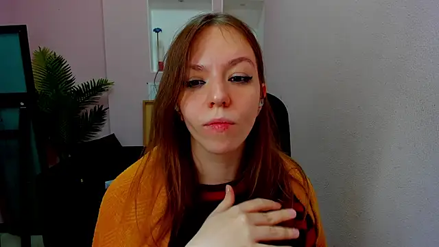 Snapshot of Persephoni chatting on 11.24.25 Persephoni online show from 11.24.25