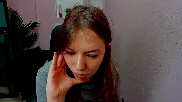 Snapshot of Persephoni chatting on 11.27.25 Persephoni online show from 11.27.25