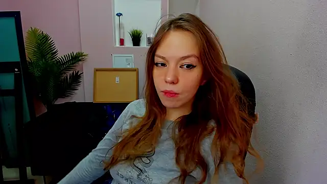 Snapshot of Persephoni chatting on 12.05.25 Persephoni online show from 12.05.25