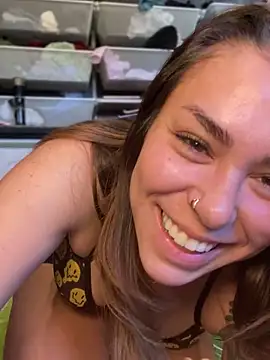 LeaGambit   online show from 12.12.24