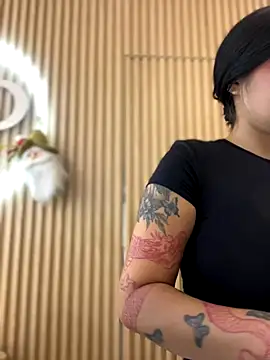 clarachanelricek online show from 10.16.25