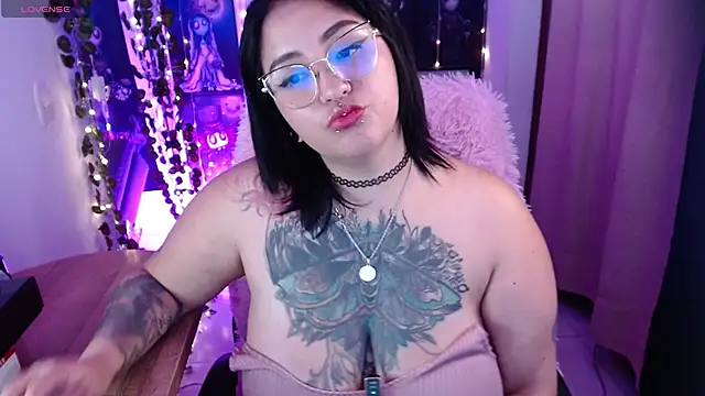 Snapshot of _Ali_Brinck_ chatting on 01.22.25 Ali Brinck online show from 01.22.25