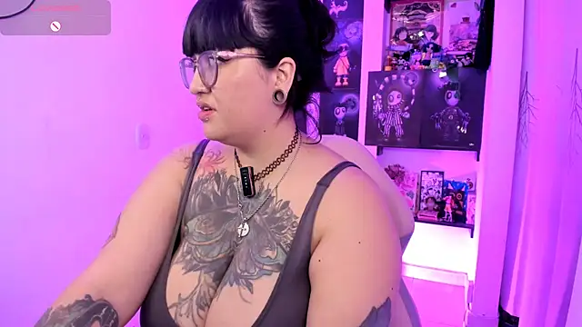 Snapshot of _Ali_Brinck_ chatting on 09.24.25 Ali Brinck online show from 09.24.25