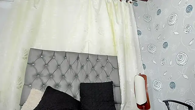 Snapshot of luna_evaa chatting on 01.10.25 luna evaa online show from 01.10.25