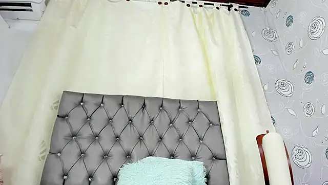 Snapshot of luna_evaa chatting on 02.14.25 luna evaa online show from 02.14.25
