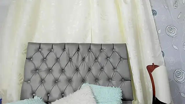 Snapshot of luna_evaa chatting on 02.18.25 luna evaa online show from 02.18.25