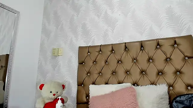 Snapshot of luna_evaa chatting on 09.10.25 luna evaa online show from 09.10.25