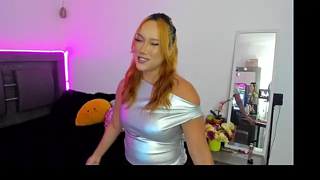 Snapshot of Cherrynoa chatting on 11.15.25 Cherrynoa online show from 11.15.25