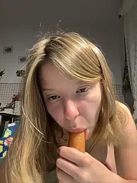 Snapshot of kimczii chatting on 06.17.26 kimczii online show from 06.17.26