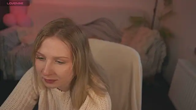 Snapshot of _Killer_Smile_ chatting on 02.14.25 Killer Smile online show from 02.14.25