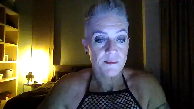 Snapshot of Devon2020 chatting on 11.04.25 Devon2020 online show from 11.04.25