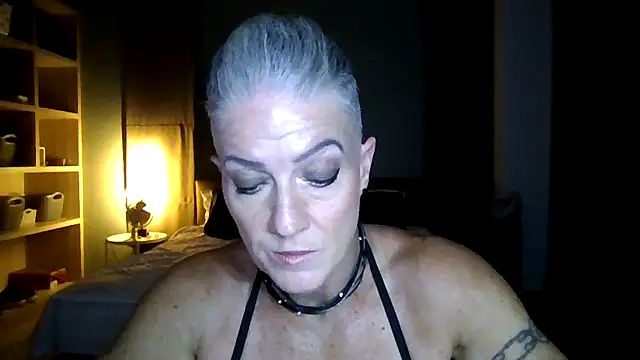 Snapshot of Devon2020 chatting on 11.05.25 Devon2020 online show from 11.05.25