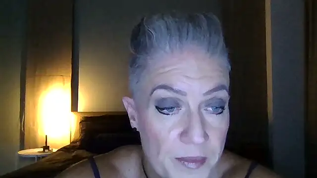 Snapshot of Devon2020 chatting on 11.11.25 Devon2020 online show from 11.11.25