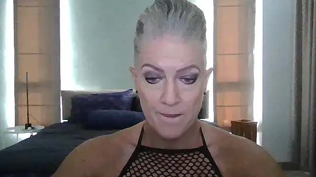 Snapshot of Devon2020 chatting on 11.14.25 Devon2020 online show from 11.14.25