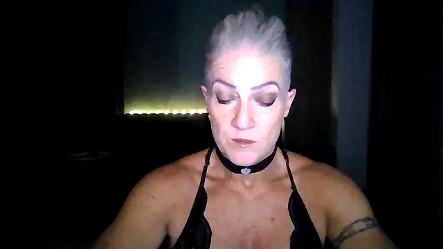 Snapshot of Devon2020 chatting on 11.15.25 Devon2020 online show from 11.15.25