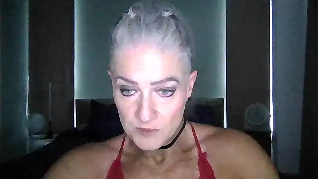 Snapshot of Devon2020 chatting on 11.18.25 Devon2020 online show from 11.18.25