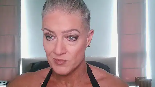 Snapshot of Devon2020 chatting on 11.21.25 Devon2020 online show from 11.21.25