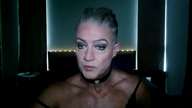 Snapshot of Devon2020 chatting on 11.24.25 Devon2020 online show from 11.24.25