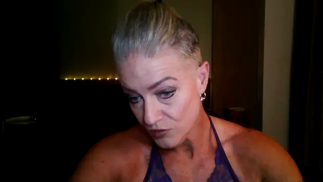 Snapshot of Devon2020 chatting on 11.28.25 Devon2020 online show from 11.28.25