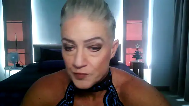 Snapshot of Devon2020 chatting on 12.02.25 Devon2020 online show from 12.02.25