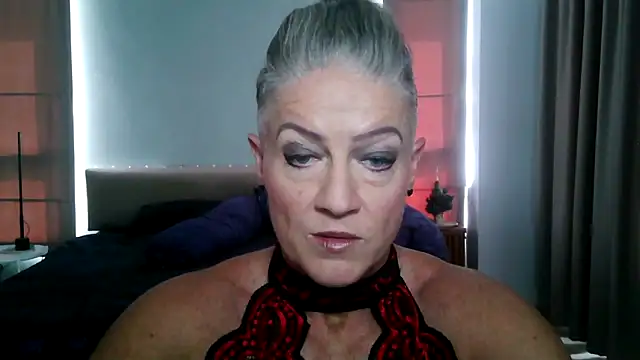 Snapshot of Devon2020 chatting on 12.15.25 Devon2020 online show from 12.15.25