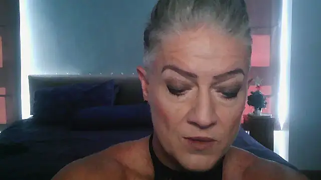 Snapshot of Devon2020 chatting on 12.19.25 Devon2020 online show from 12.19.25