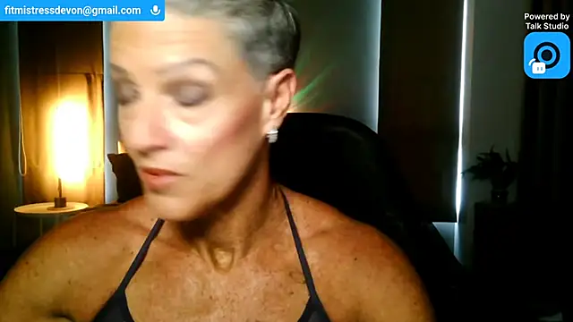 Snapshot of Devon2020 chatting on 06.11.26 Devon2020 online show from 06.11.26