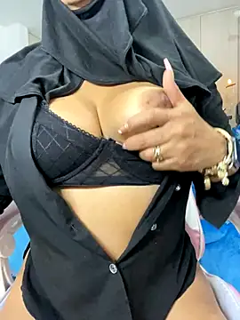 Snapshot of Jameela chatting on 12.01.24 Jameela online show from 12.01.24