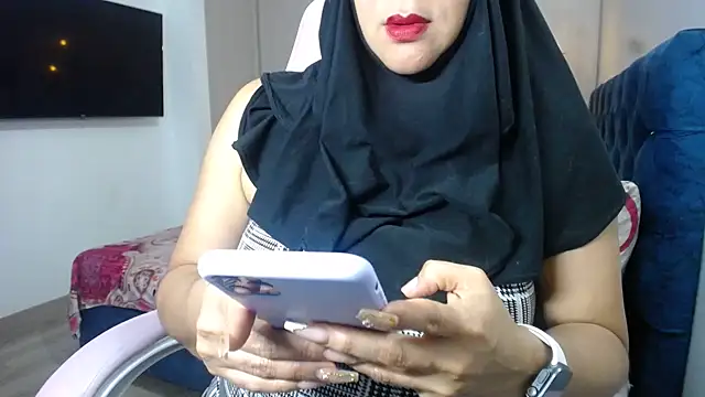 Snapshot of Jameela chatting on 12.15.24 Jameela online show from 12.15.24