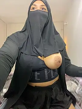 Snapshot of Jameela chatting on 12.30.24 Jameela online show from 12.30.24